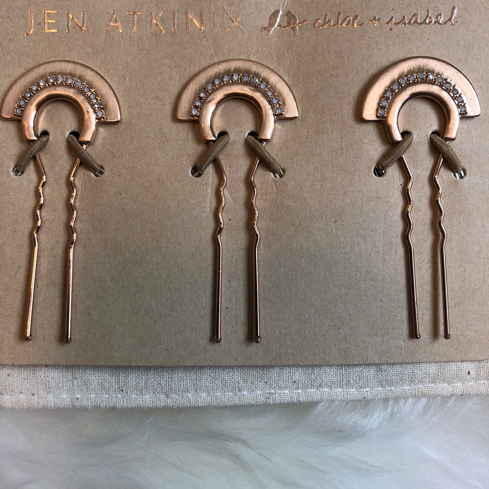 Small crystal pavé fan pin set